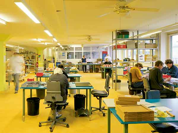 Wärchbrogg - In the production room employees are supported in every respect needed and thus can build professional perspectives.