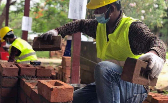 S4E bietet eine Berufsausbildung für junge Leute in Myanmar.