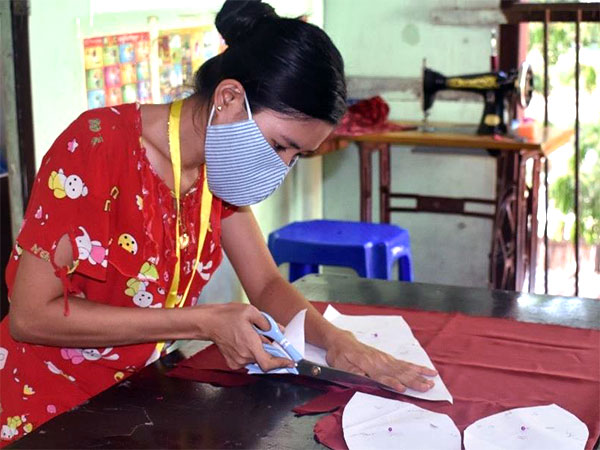 The S4E program enables vocational training as a dressmaker.