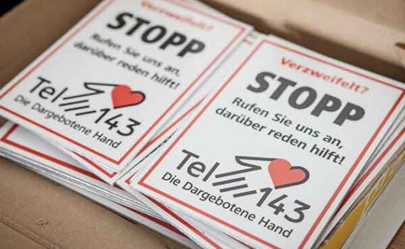 Tel143 - Die Dargebotene Hand bietet Gespräche per Telefon, Mail oder Chat.