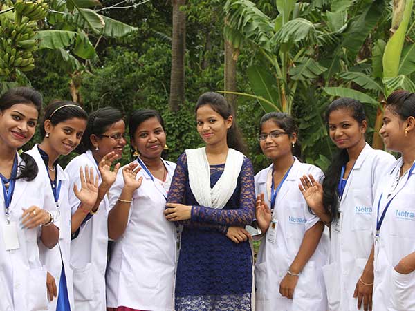 EinDollarBrille bildet OptikerInnen aus.