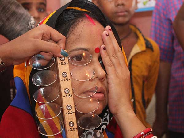 EinDollarBrille ermöglicht augenoptische Grundversorung